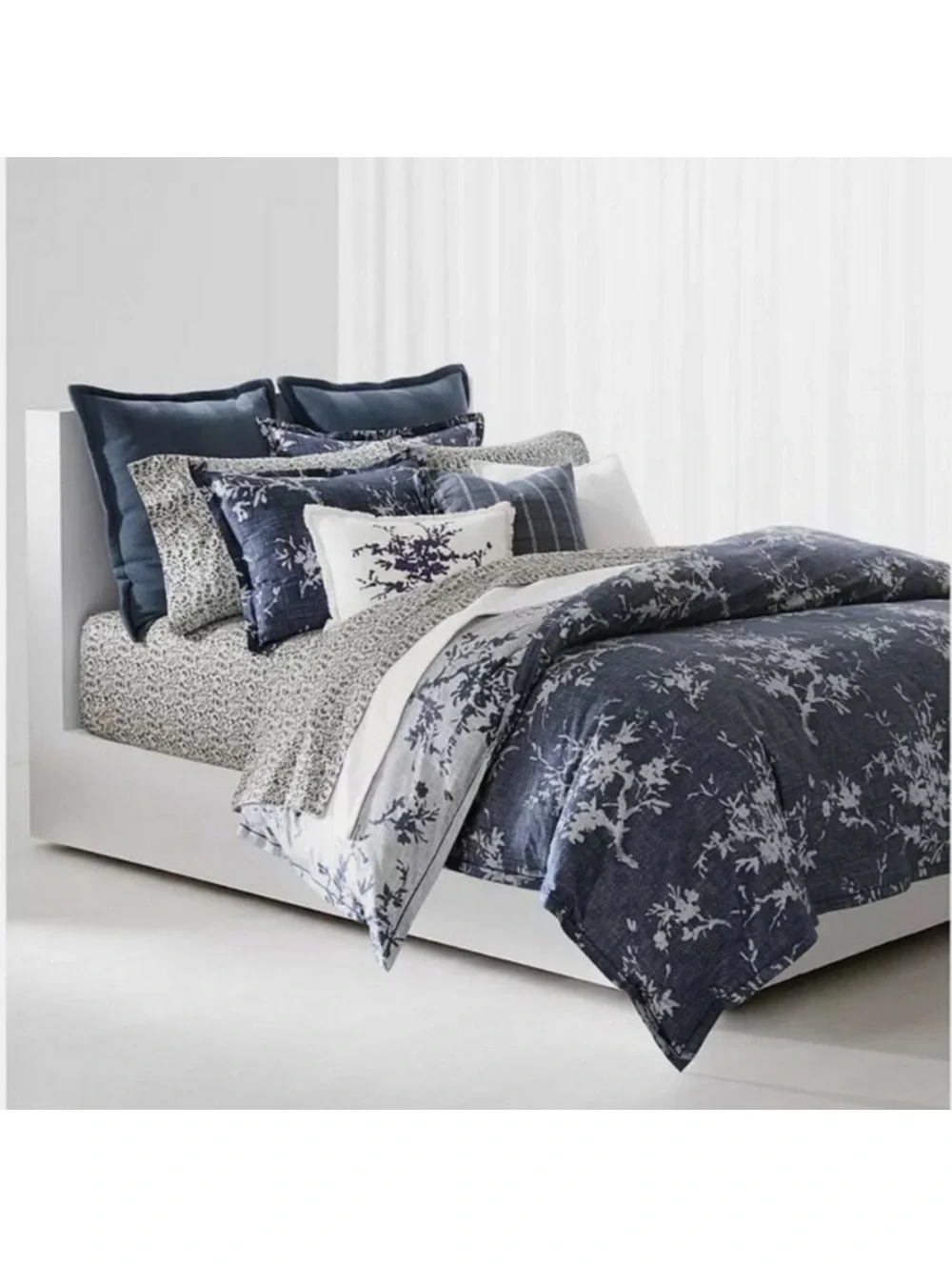 Ralph Lauren Home Eva Floral Reversible 3-Piece King Duvet Cover Set Navy Multi
